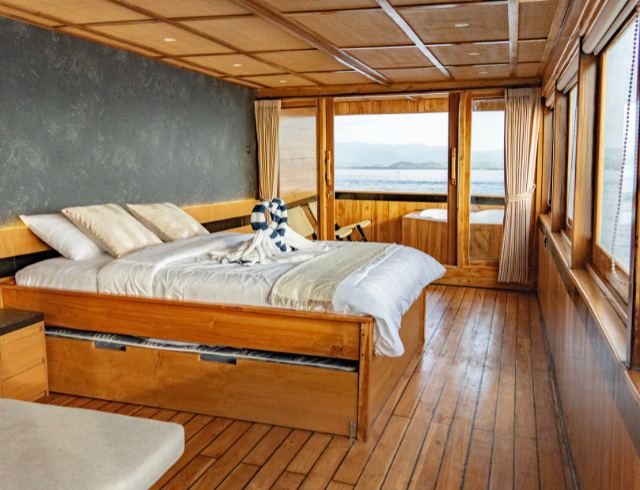 Royal cabin