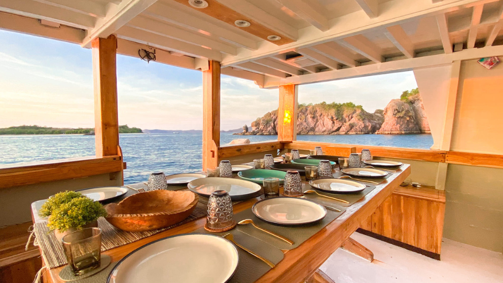 Dinning room Lipra boat